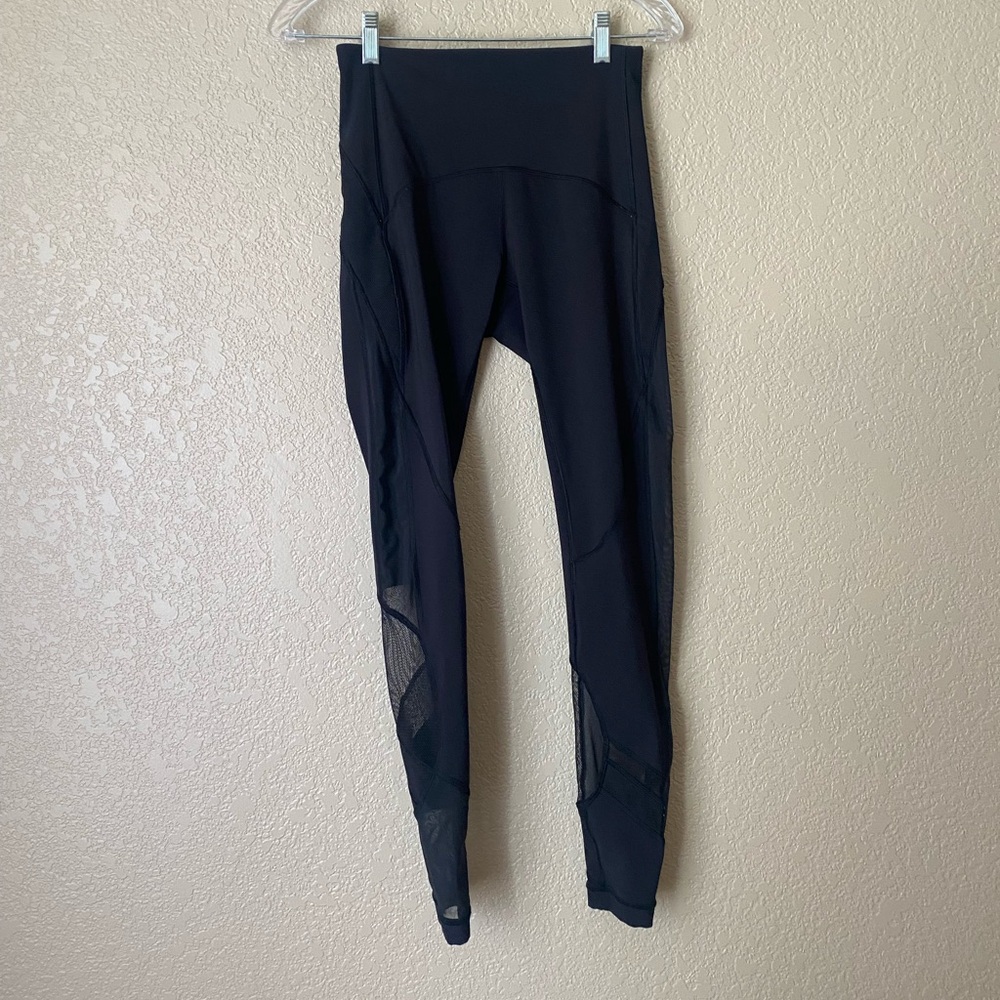 LuLulemon Mesh Panel Leggings - Black - Size 6